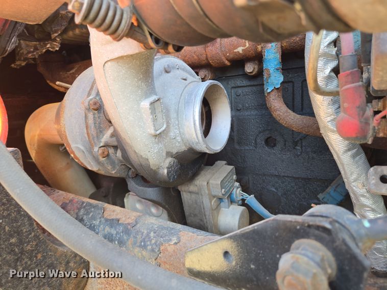 image for item EN8772 2007 International  7400 dump truck