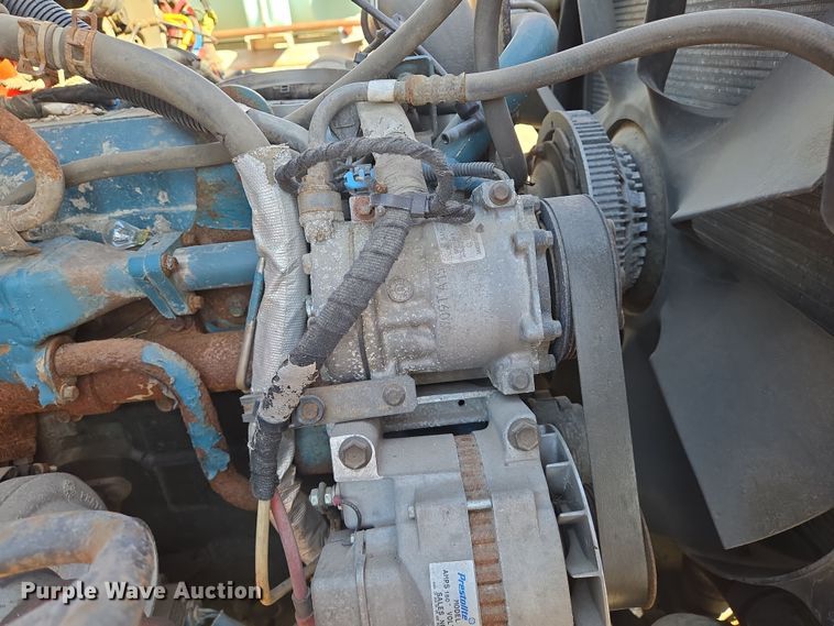 image for item EN8772 2007 International  7400 dump truck