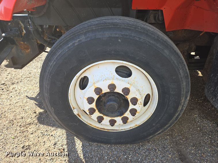 image for item EN8772 2007 International  7400 dump truck