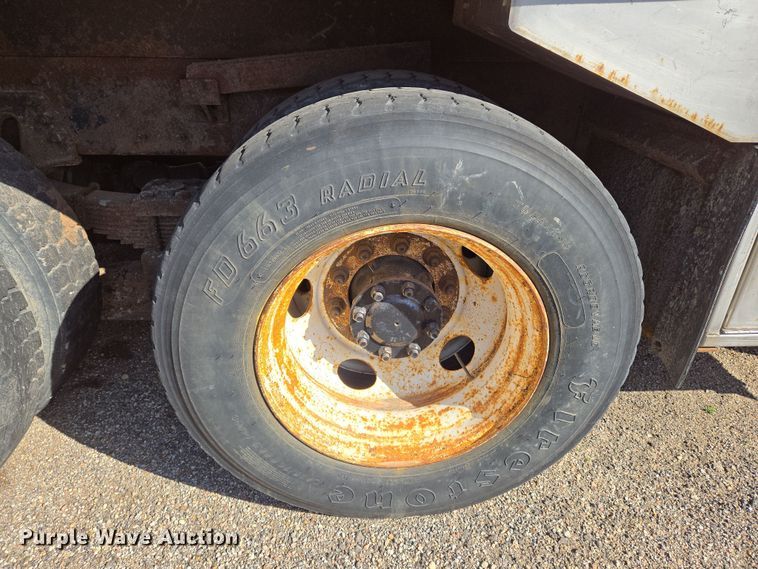 image for item EN8772 2007 International  7400 dump truck