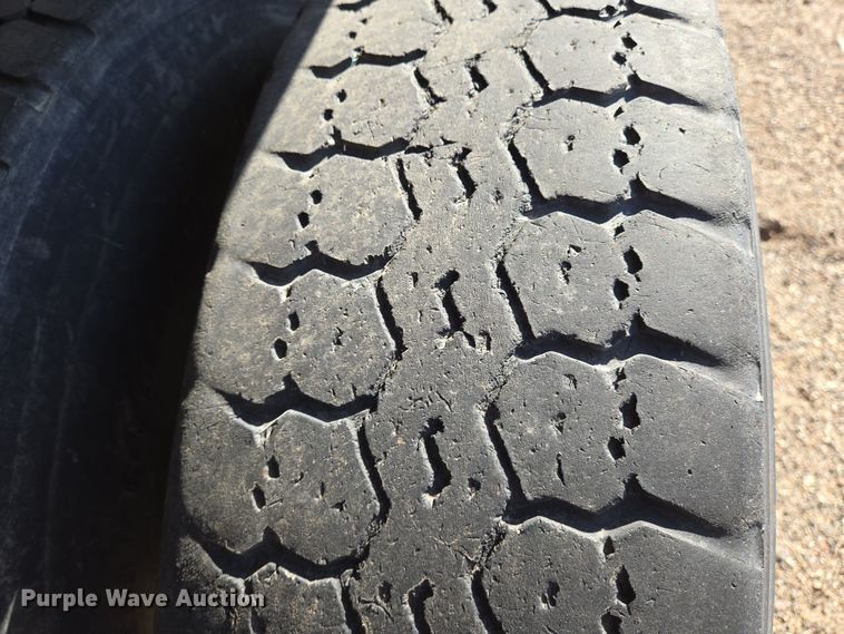 image for item EN8772 2007 International  7400 dump truck