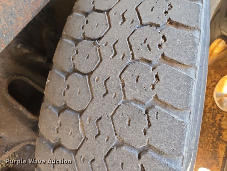 image for item EN8772 2007 International  7400 dump truck