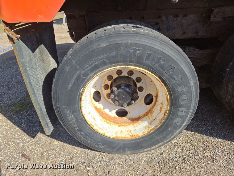 image for item EN8772 2007 International  7400 dump truck