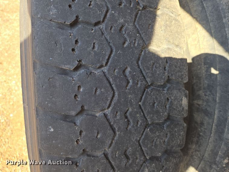 image for item EN8772 2007 International  7400 dump truck