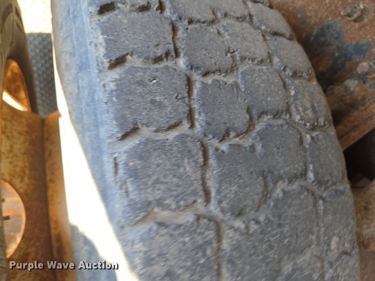 image for item EN8772 2007 International  7400 dump truck