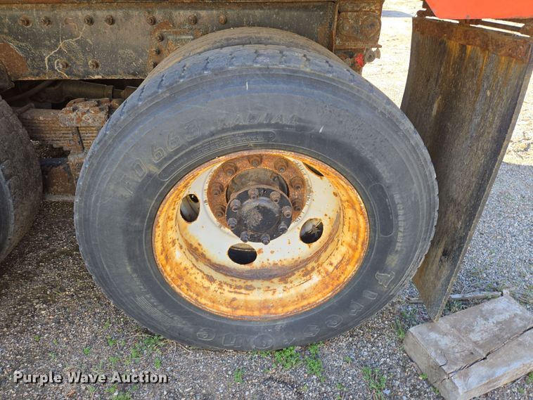 image for item EN8772 2007 International  7400 dump truck