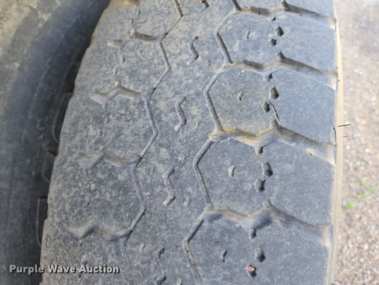 image for item EN8772 2007 International  7400 dump truck