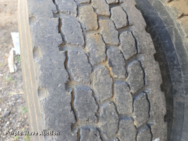 image for item EN8772 2007 International  7400 dump truck