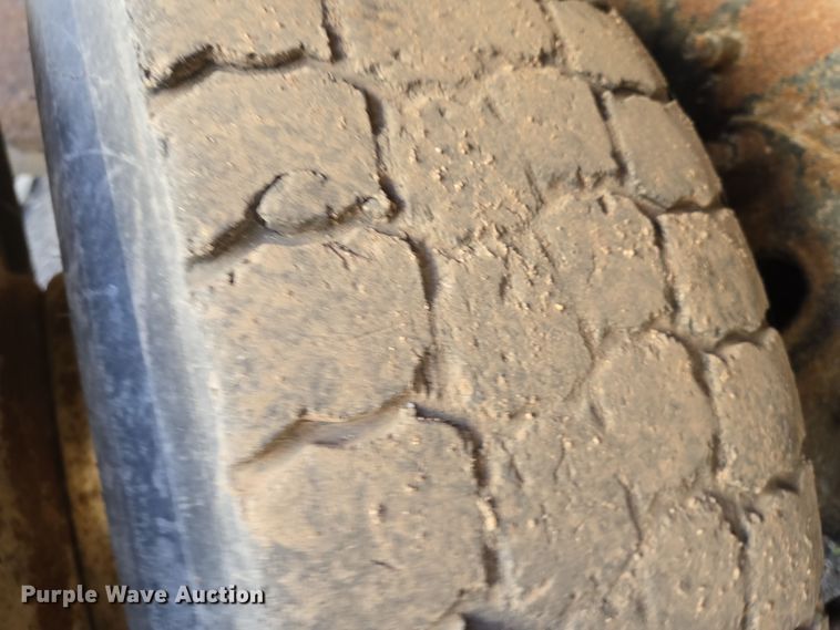 image for item EN8772 2007 International  7400 dump truck