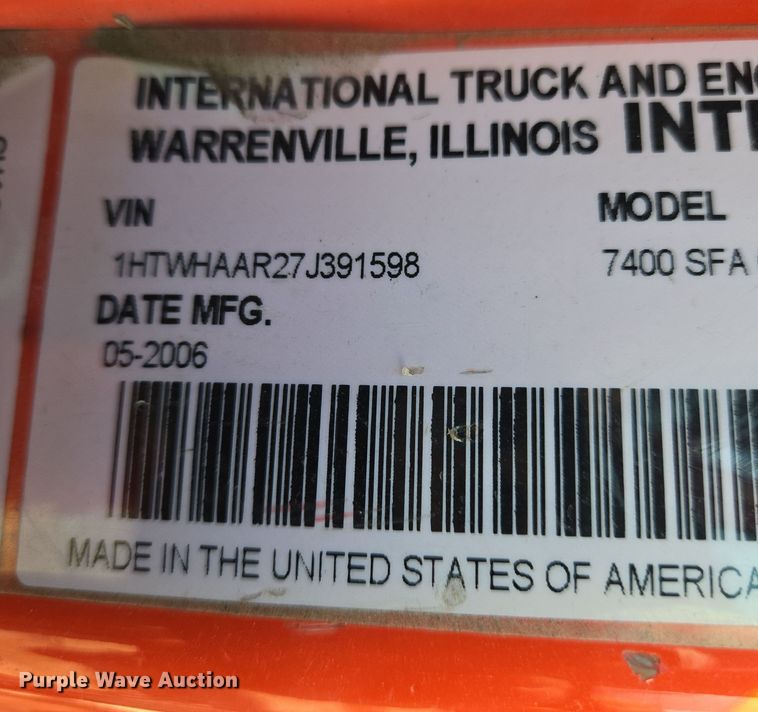 image for item EN8772 2007 International  7400 dump truck