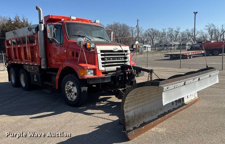 image for item EQ1201 2001 Sterling L7500 dump truck