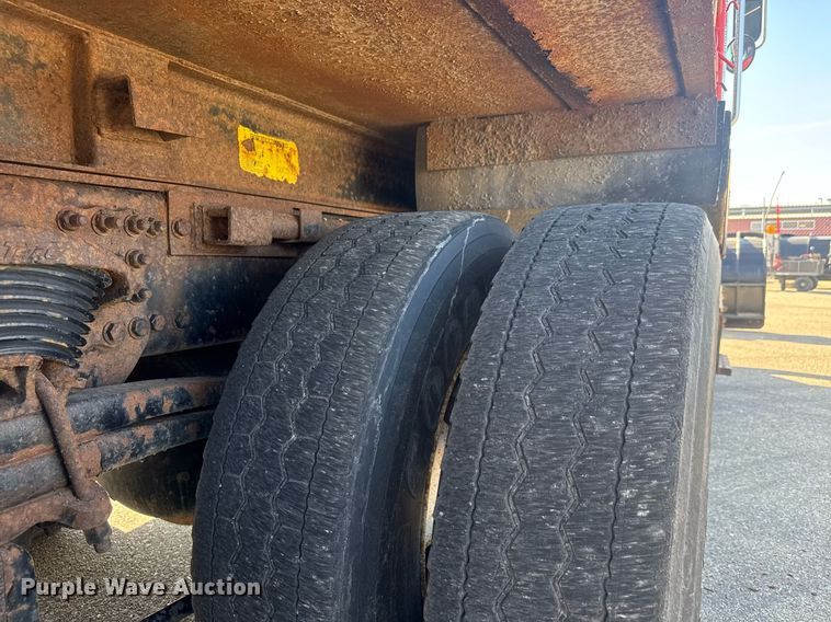 image for item EQ1201 2001 Sterling L7500 dump truck