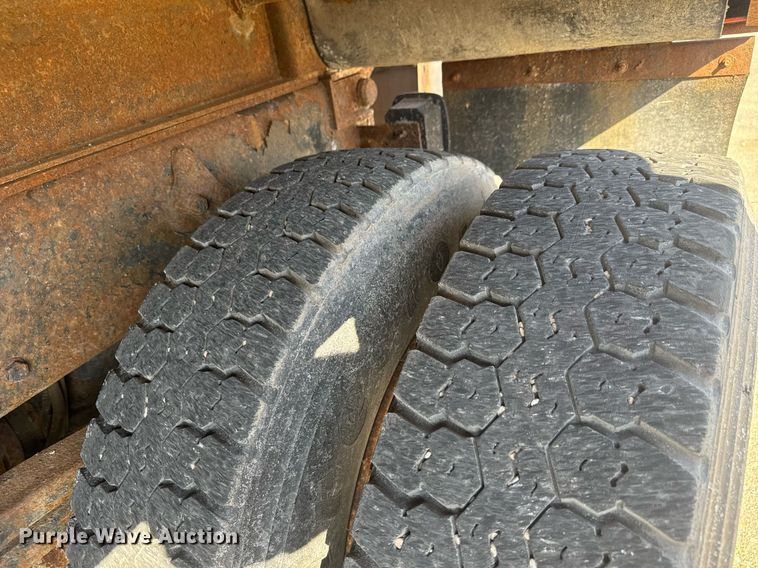 image for item EQ1201 2001 Sterling L7500 dump truck