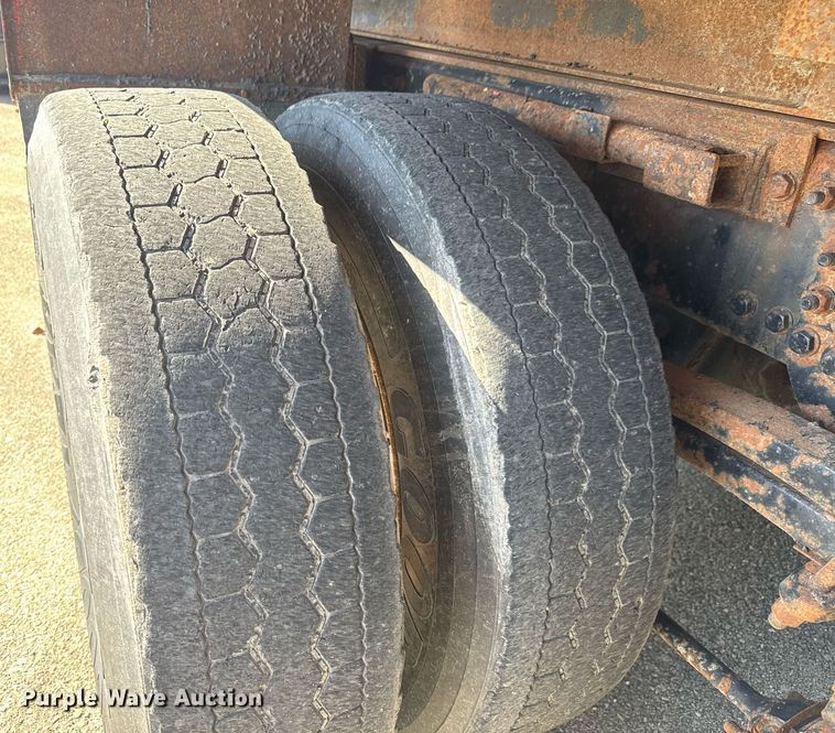 image for item EQ1201 2001 Sterling L7500 dump truck