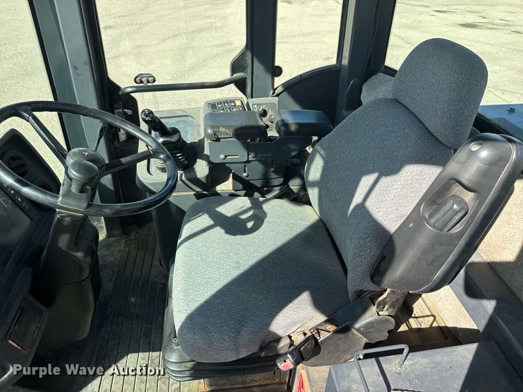 image for item EQ1202 2006 John Deere 444J wheel loader