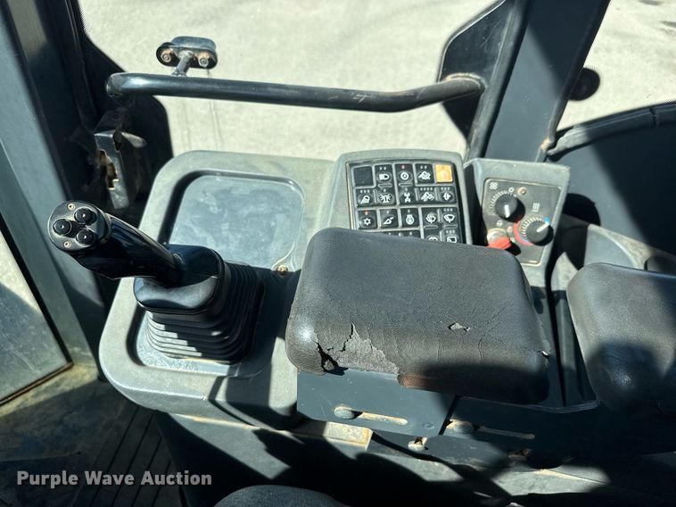 image for item EQ1202 2006 John Deere 444J wheel loader