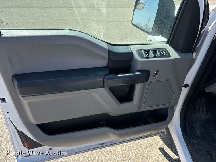 image for item EQ1204 2015 Ford F150 SuperCab pickup truck