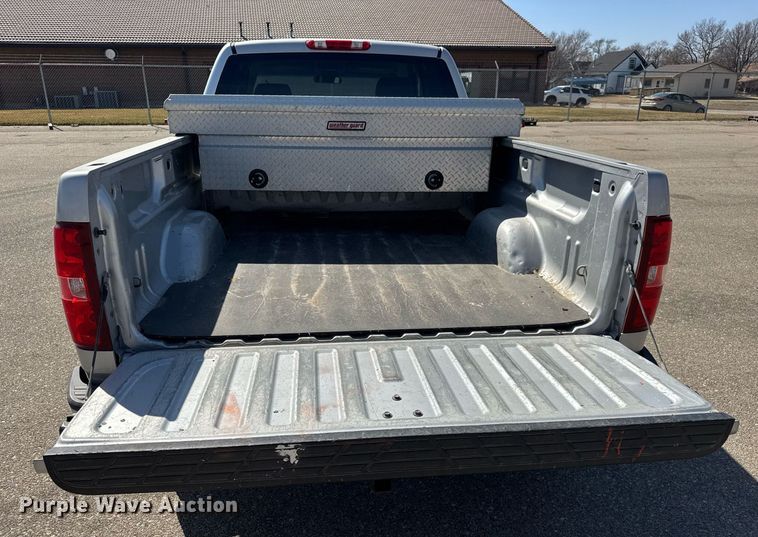 image for item EQ1205 2010 Chevrolet Silverado 1500 Ext. Cab pickup truck