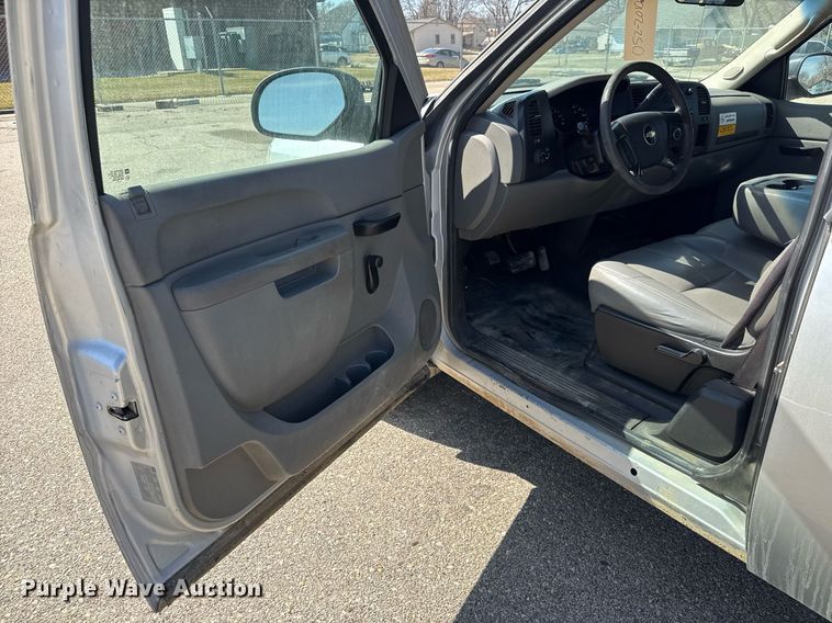 image for item EQ1205 2010 Chevrolet Silverado 1500 Ext. Cab pickup truck