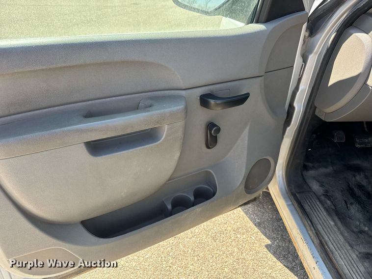 image for item EQ1205 2010 Chevrolet Silverado 1500 Ext. Cab pickup truck