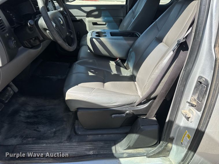 image for item EQ1205 2010 Chevrolet Silverado 1500 Ext. Cab pickup truck