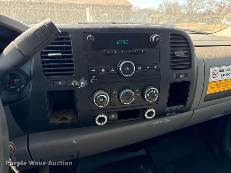 image for item EQ1205 2010 Chevrolet Silverado 1500 Ext. Cab pickup truck