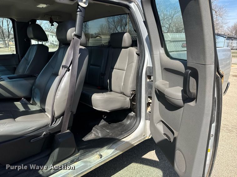 image for item EQ1205 2010 Chevrolet Silverado 1500 Ext. Cab pickup truck