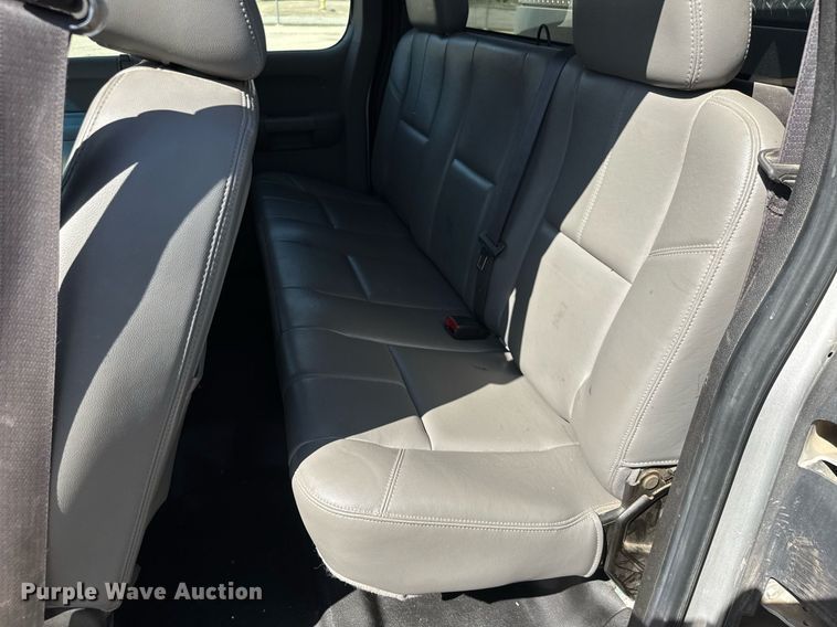 image for item EQ1205 2010 Chevrolet Silverado 1500 Ext. Cab pickup truck
