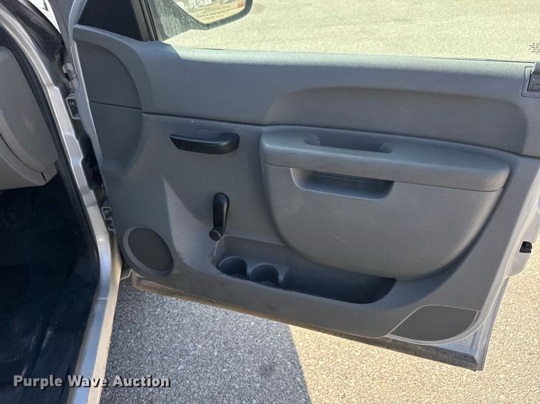 image for item EQ1205 2010 Chevrolet Silverado 1500 Ext. Cab pickup truck