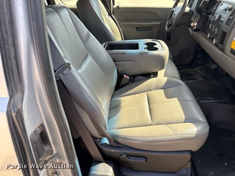 image for item EQ1205 2010 Chevrolet Silverado 1500 Ext. Cab pickup truck