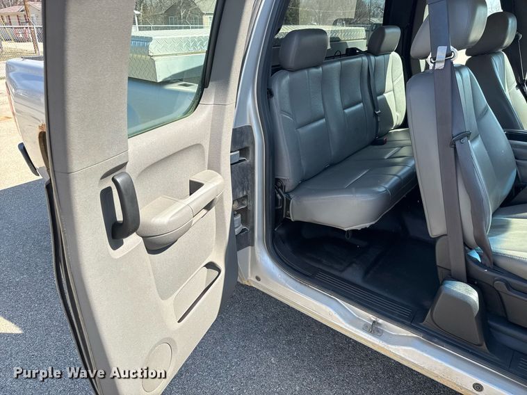 image for item EQ1205 2010 Chevrolet Silverado 1500 Ext. Cab pickup truck