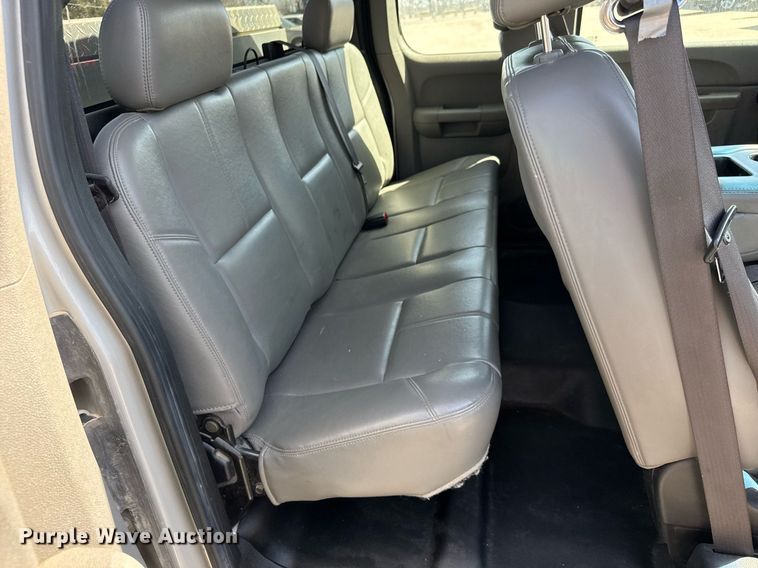 image for item EQ1205 2010 Chevrolet Silverado 1500 Ext. Cab pickup truck