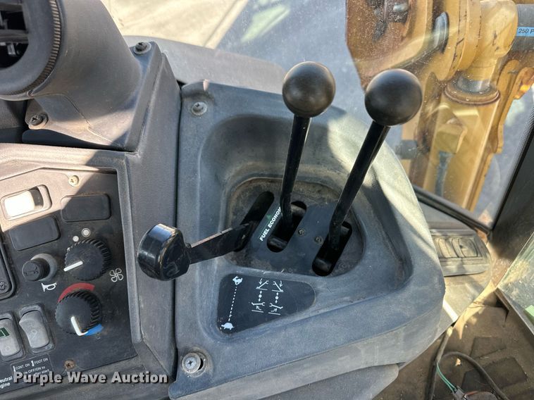 image for item ER8847 2005 John Deere 310G backhoe