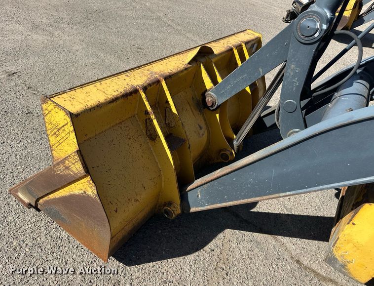 image for item ER8849 2007 John Deere 310J backhoe