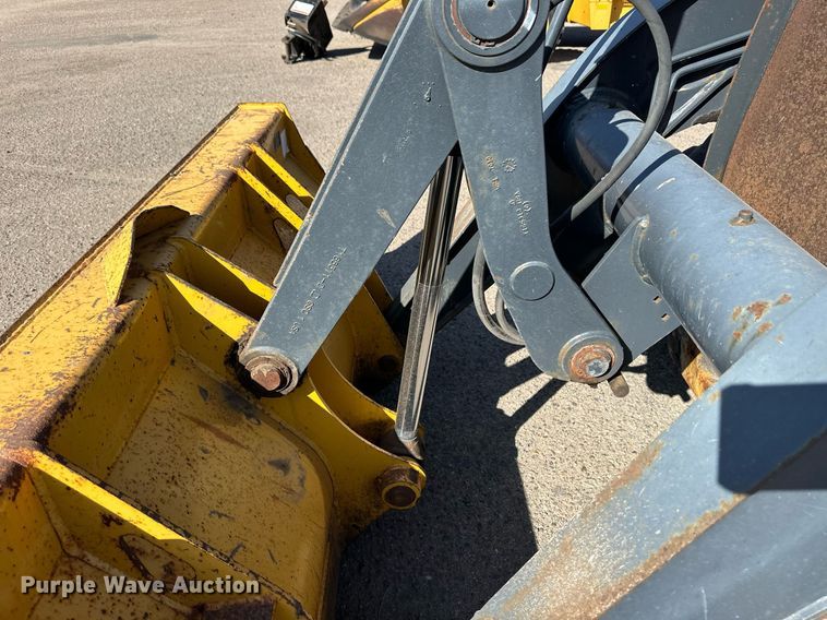 image for item ER8849 2007 John Deere 310J backhoe