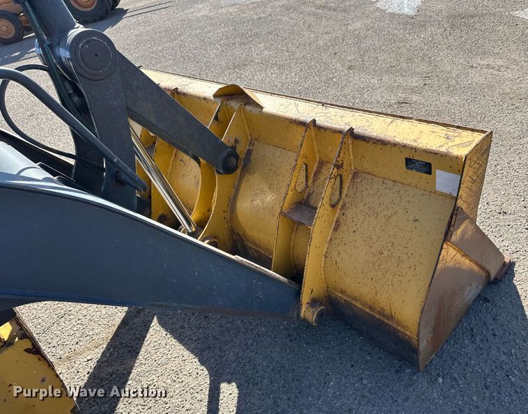 image for item ER8849 2007 John Deere 310J backhoe