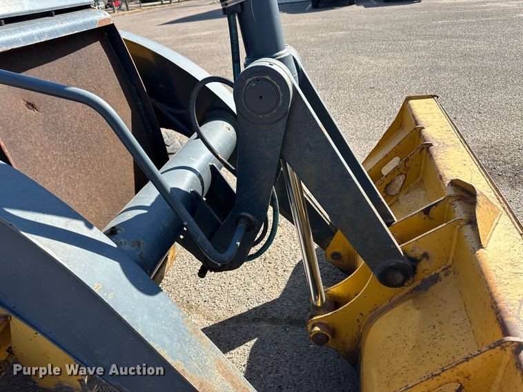 image for item ER8849 2007 John Deere 310J backhoe