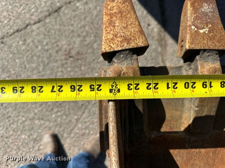 image for item ER8849 2007 John Deere 310J backhoe