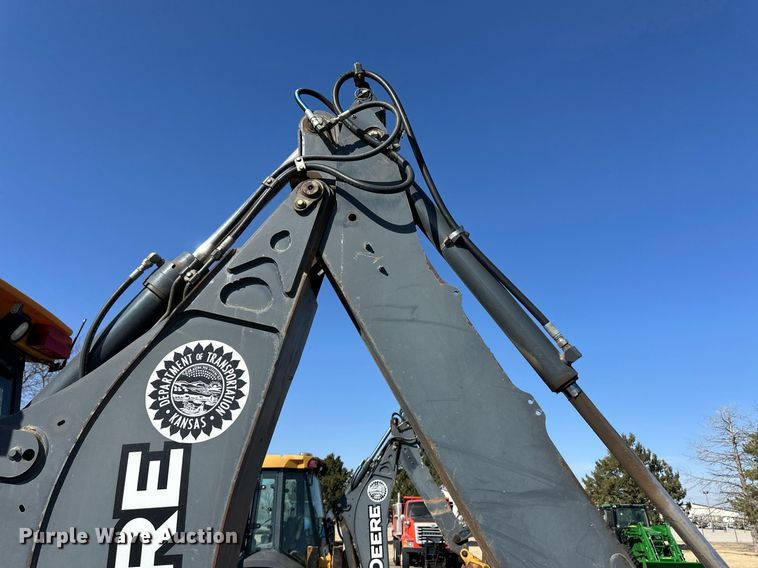 image for item ER8849 2007 John Deere 310J backhoe