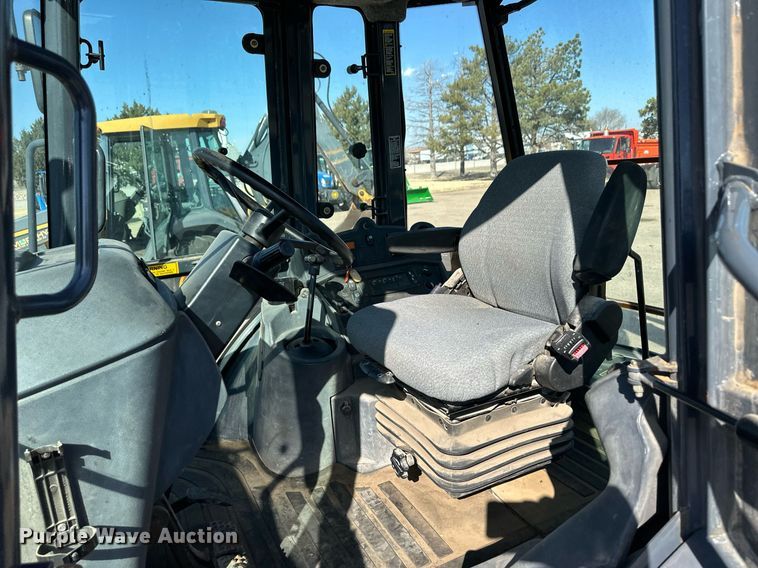 image for item ER8849 2007 John Deere 310J backhoe