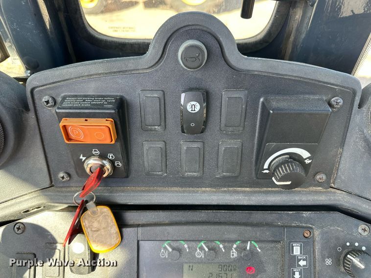 image for item ER8849 2007 John Deere 310J backhoe