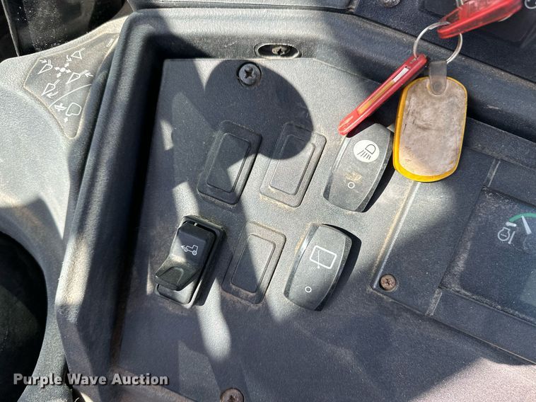 image for item ER8849 2007 John Deere 310J backhoe