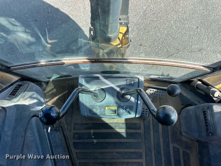 image for item ER8849 2007 John Deere 310J backhoe