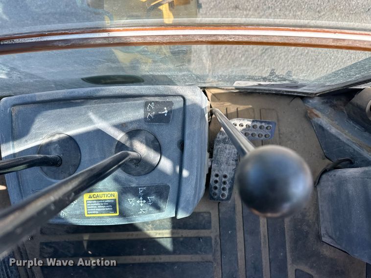 image for item ER8849 2007 John Deere 310J backhoe