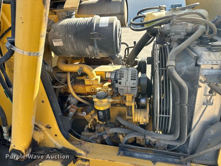 image for item ER8849 2007 John Deere 310J backhoe