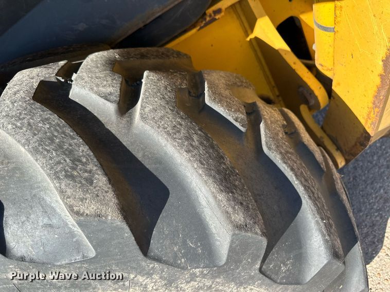 image for item ER8849 2007 John Deere 310J backhoe