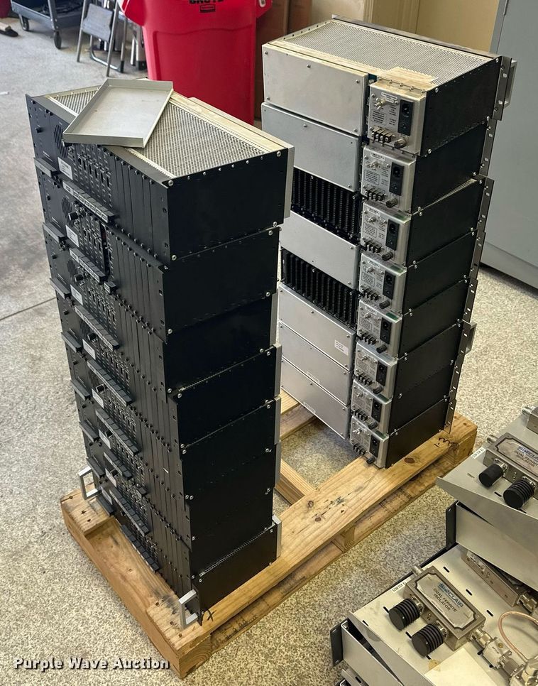 image for item ER8909 (16) Raytheon SNV-12 signal noise voter comparators