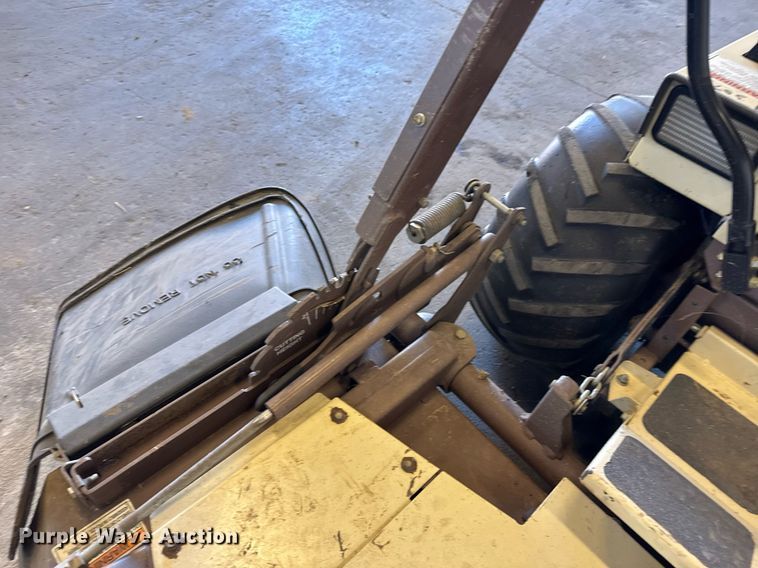 image for item NN9677 Grasshopper 620 ZTR lawn mower