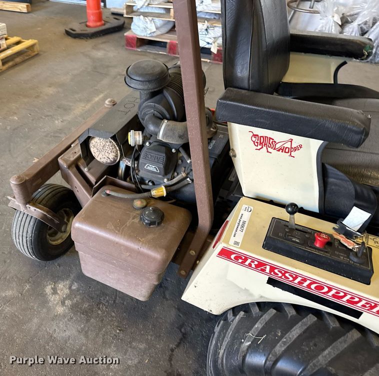 image for item NN9677 Grasshopper 620 ZTR lawn mower