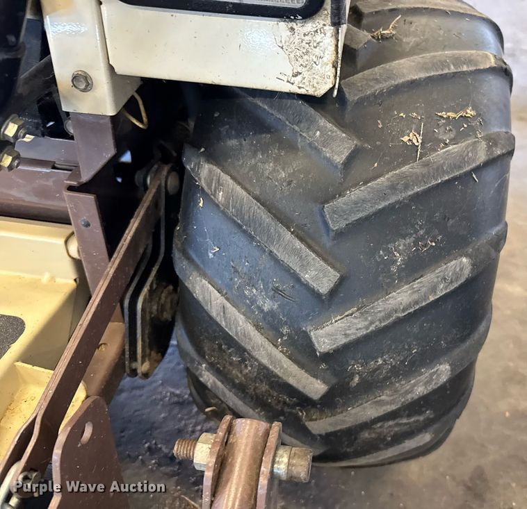 image for item NN9677 Grasshopper 620 ZTR lawn mower